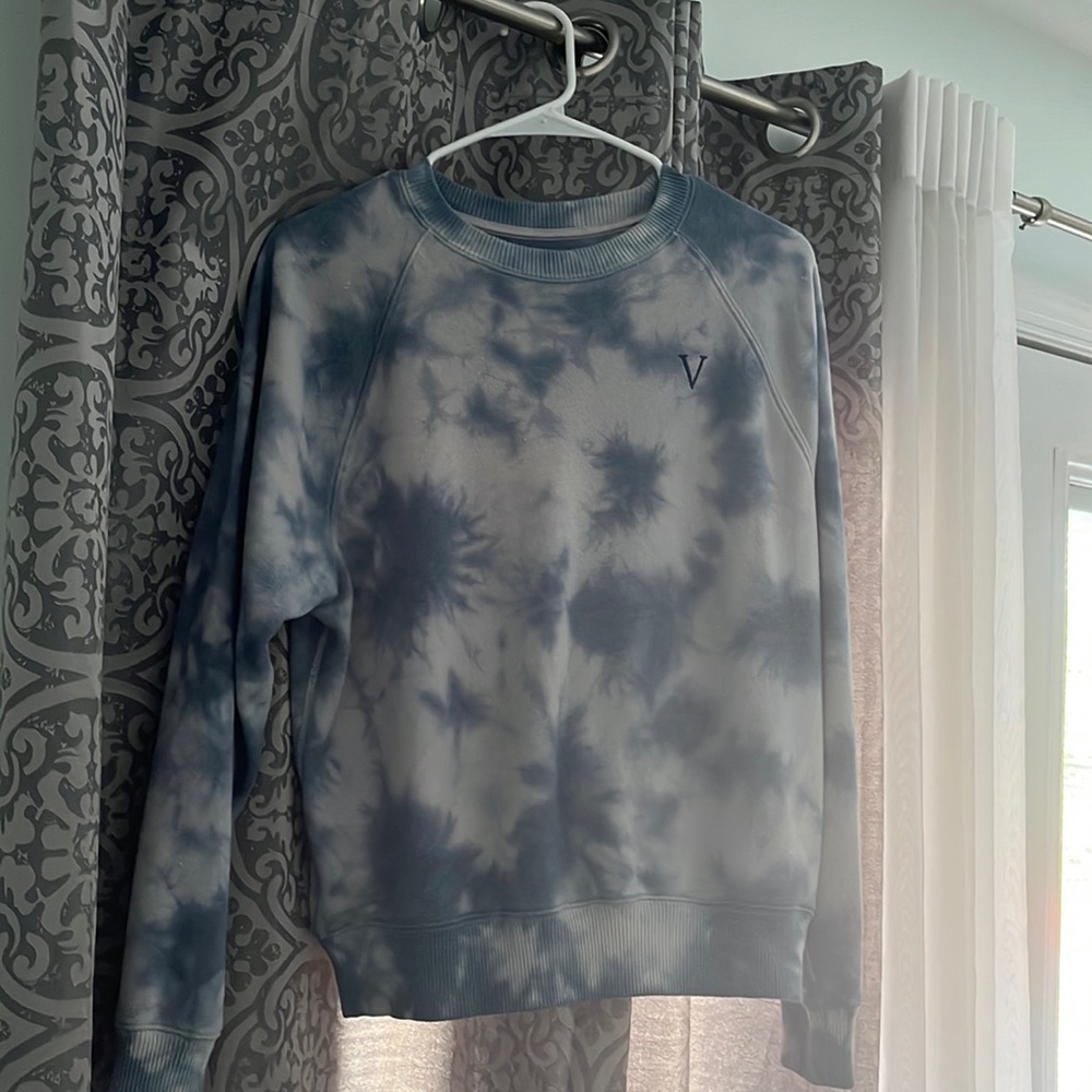 VS crewneck